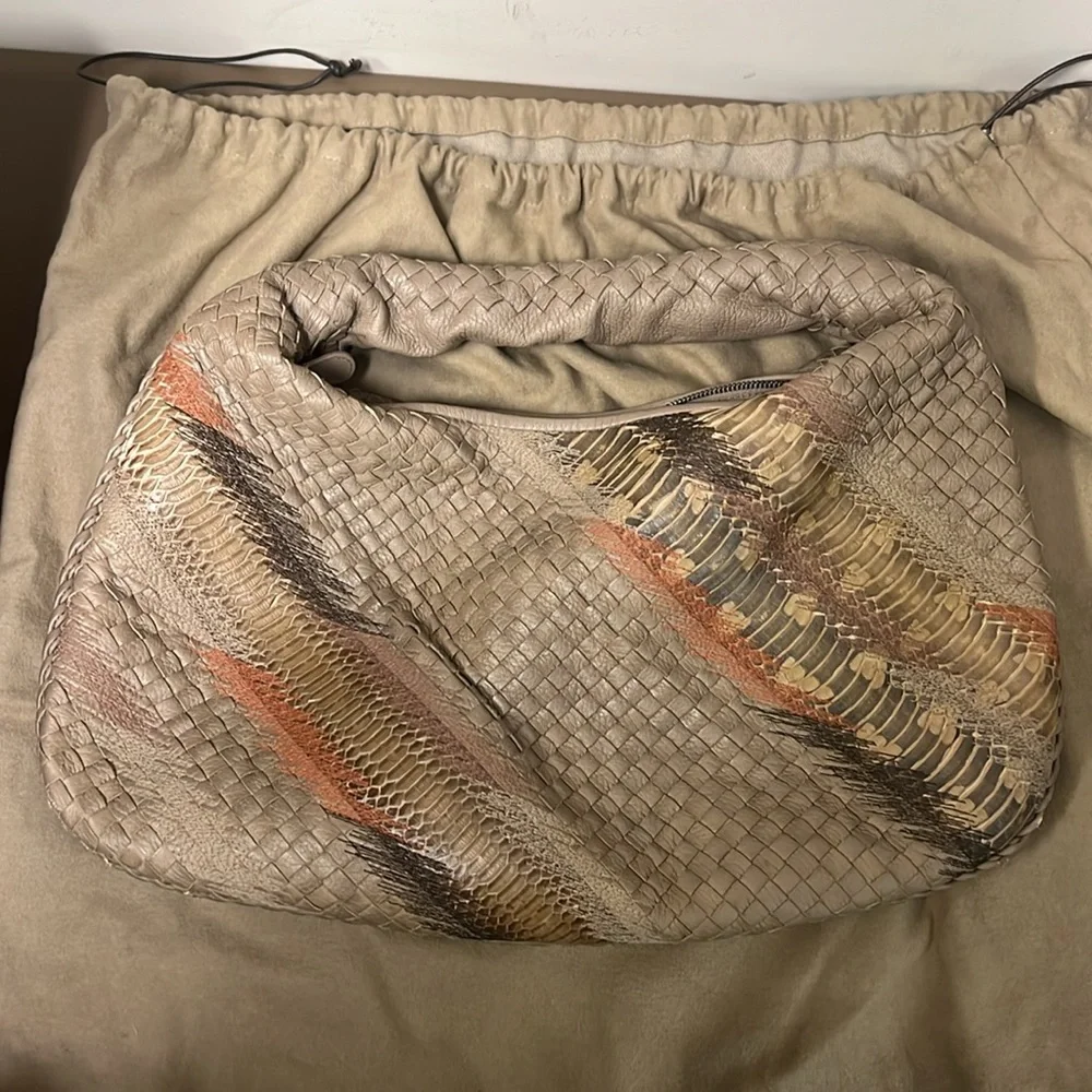 Authentic Rare. Large Botega Veneta Embroidered Intrecciato shoulder Bag,… - Picture 1 of 12